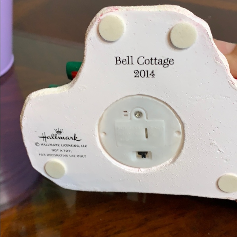 NWT Hallmark 2014 Glow Road Bell Cottage - Picture 7 of 8